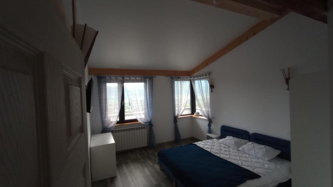 ホテル Casa Prieteniei - Cazare Piatra Neamţ エクステリア 写真