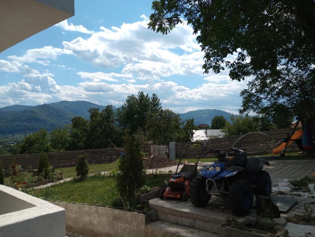ホテル Casa Prieteniei - Cazare Piatra Neamţ エクステリア 写真